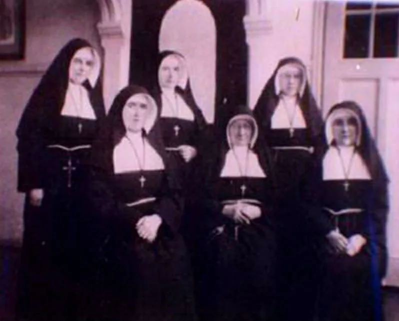 Foto arsip para suster Kongregasi Suster Santo Yosef